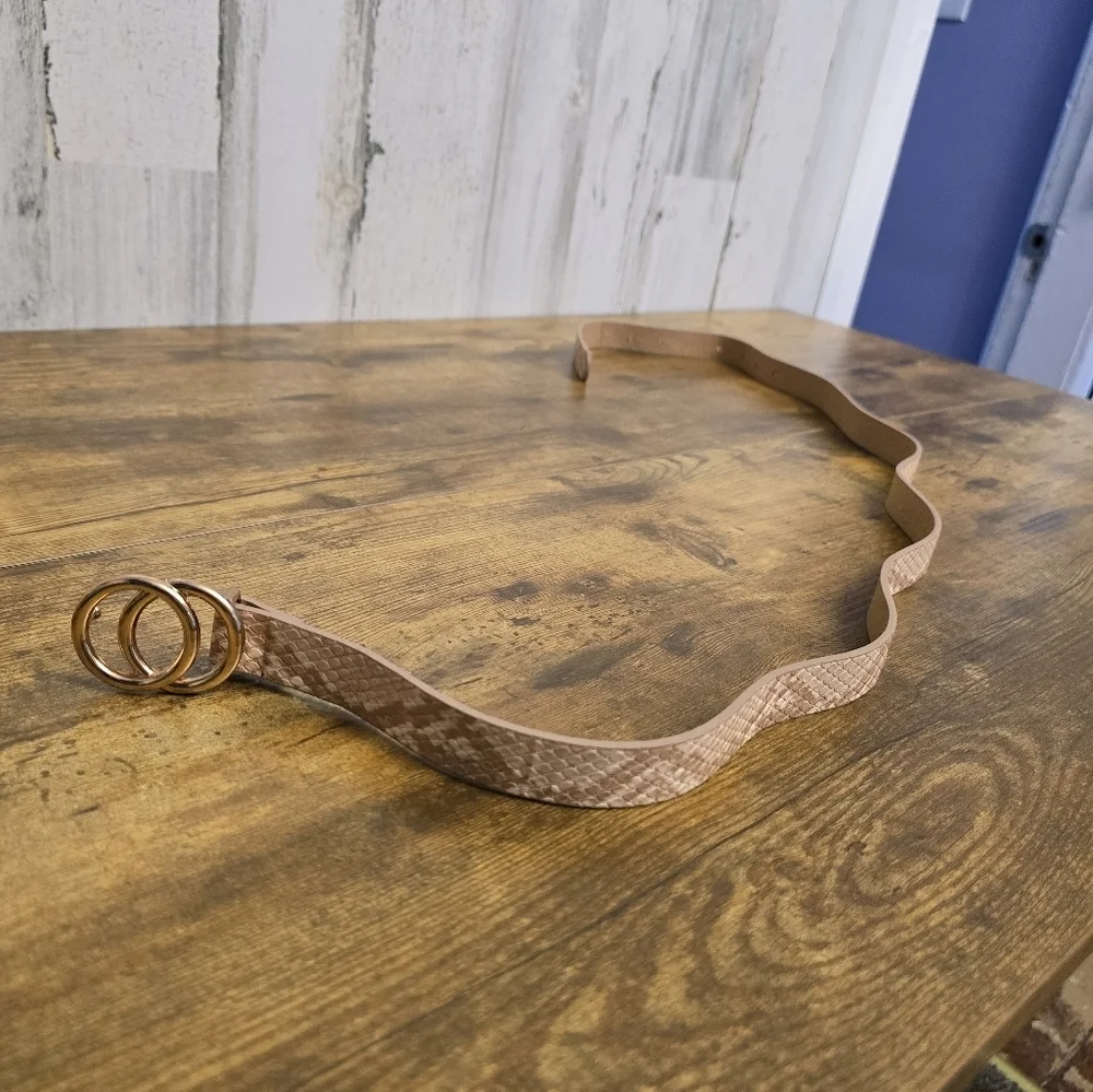 women's light pink fashion belt with gold buckle unbranded